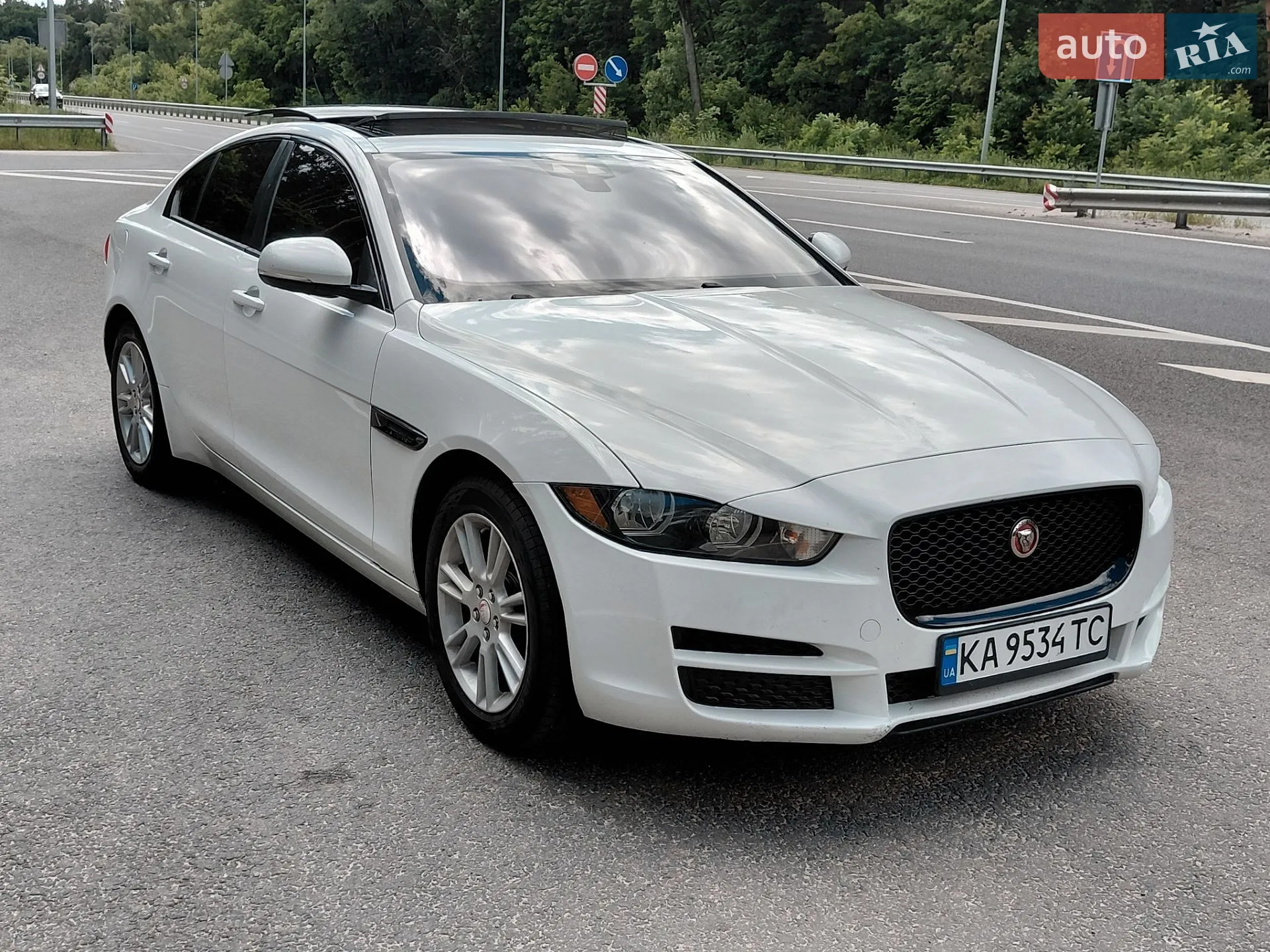 2017 Jaguar XE - мініатюра 9