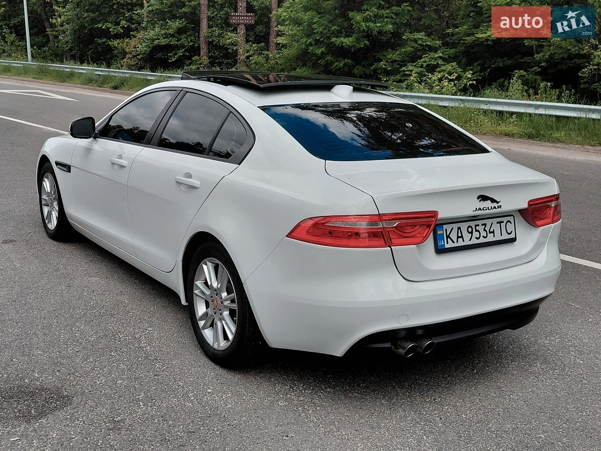 2017 Jaguar XE - мініатюра 16