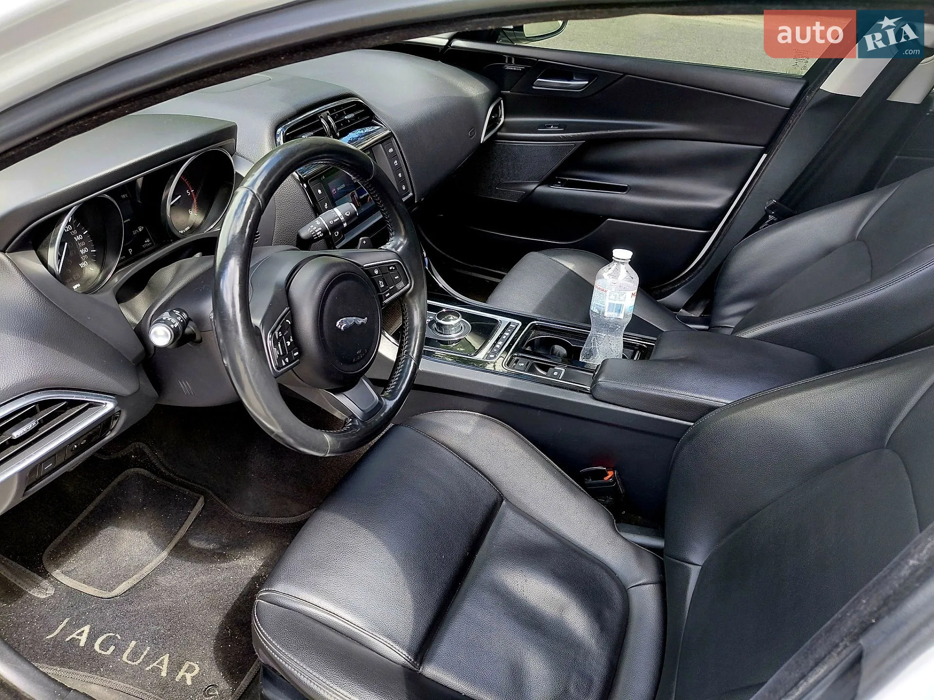 2017 Jaguar XE - мініатюра 28