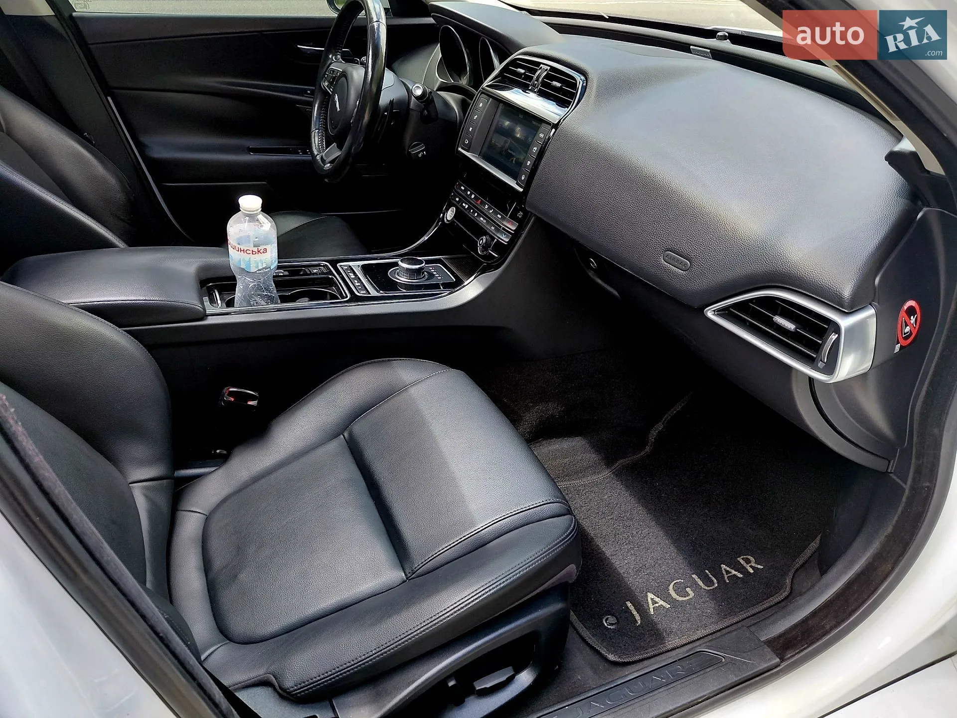 2017 Jaguar XE - мініатюра 22