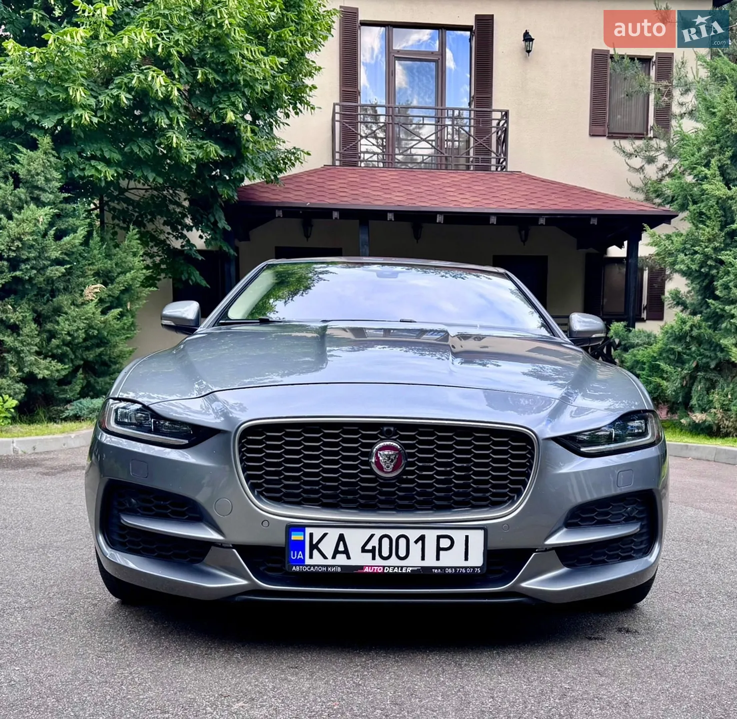 2020 Jaguar XE - мініатюра 2