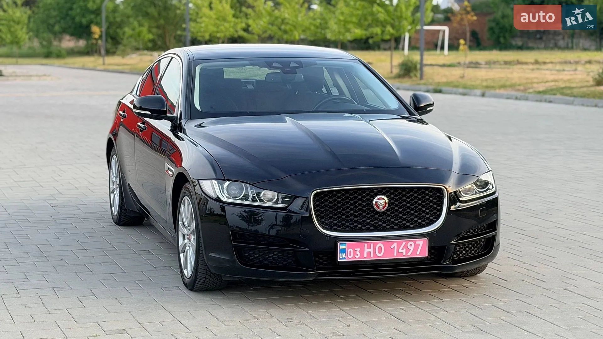 2016 Jaguar XE - мініатюра 3