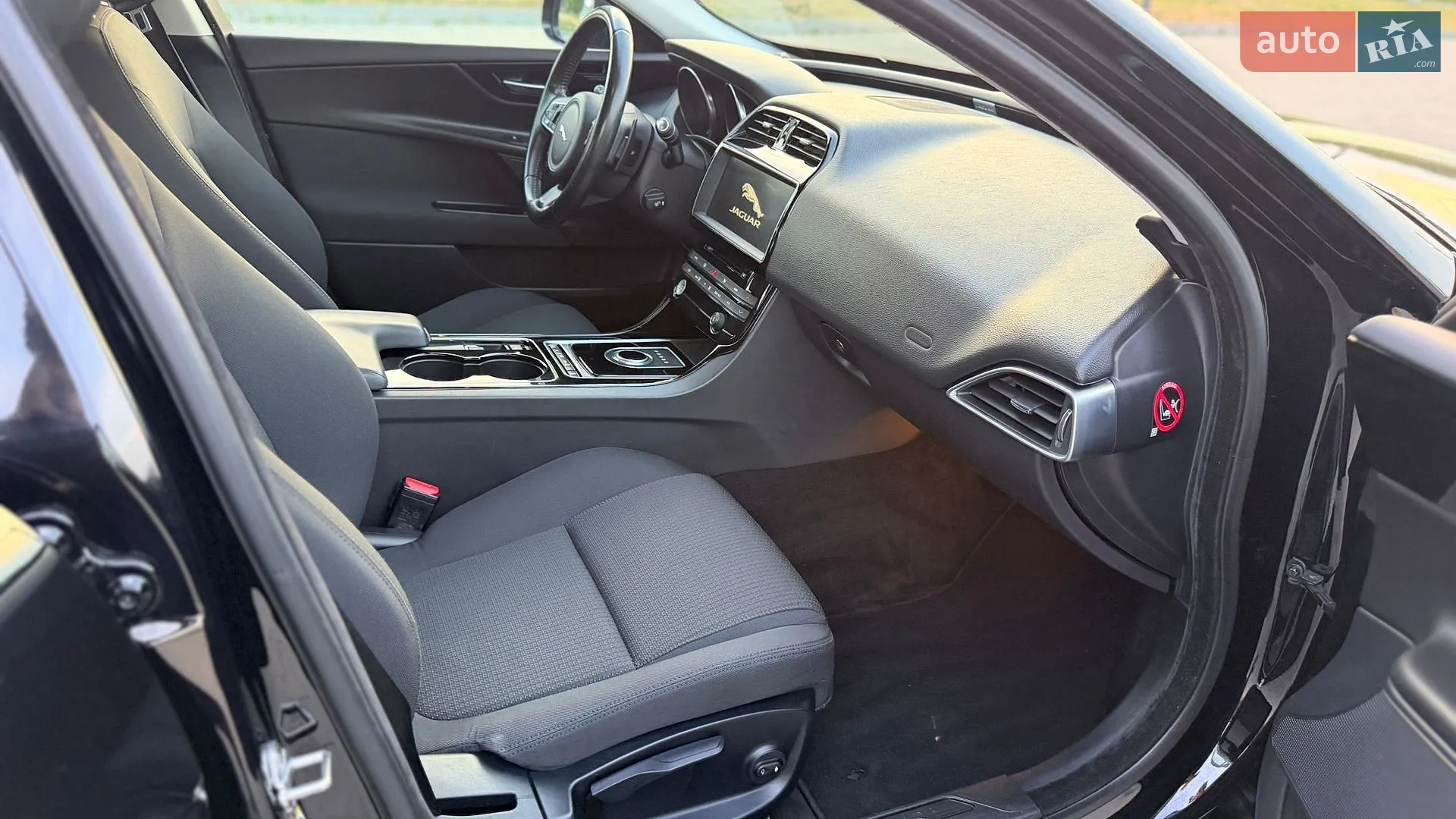 2016 Jaguar XE - мініатюра 30