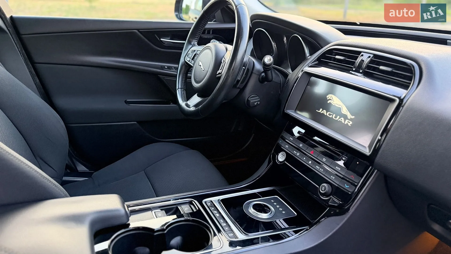 2016 Jaguar XE - мініатюра 34