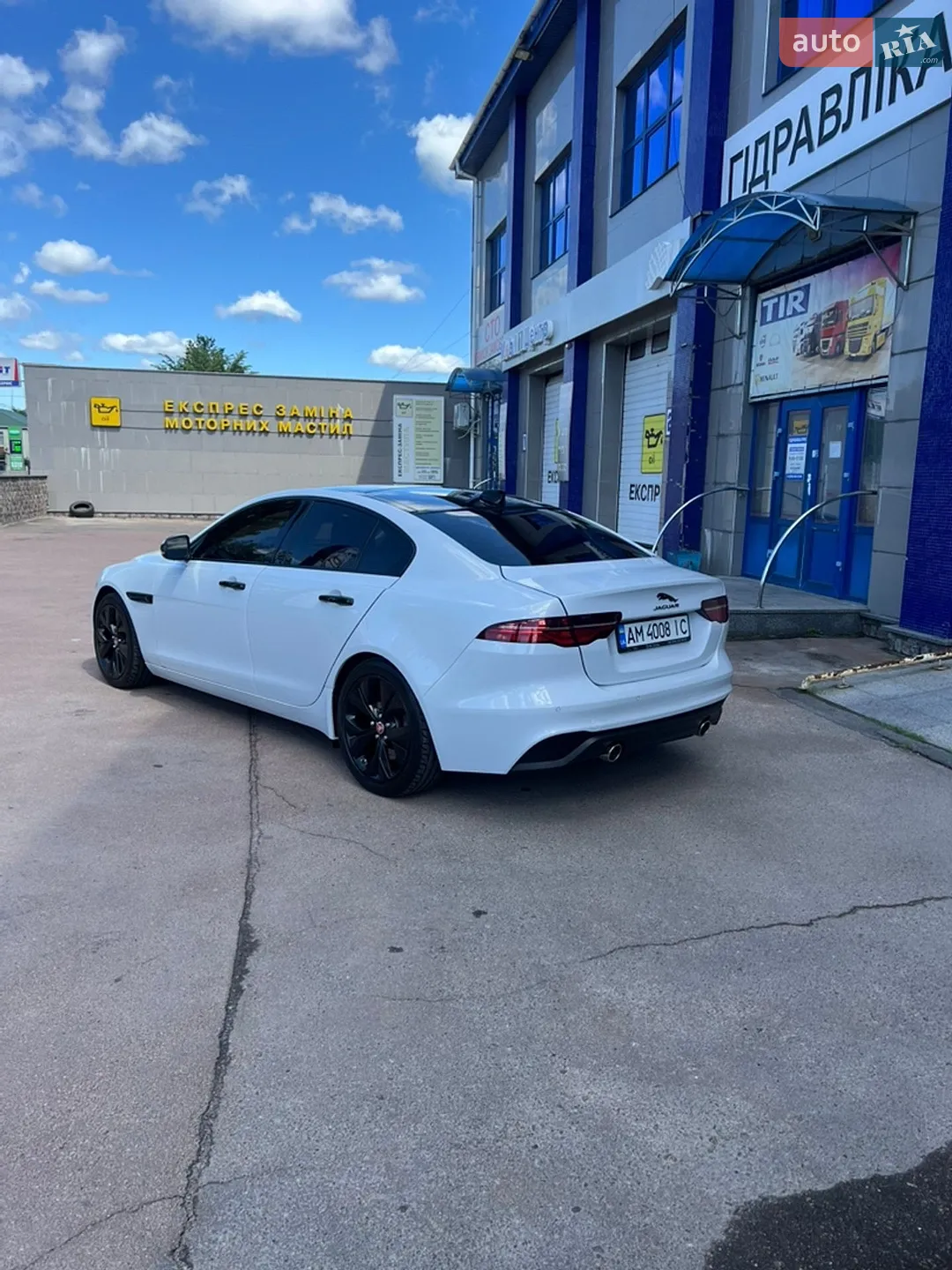 2019 Jaguar XE - мініатюра 4