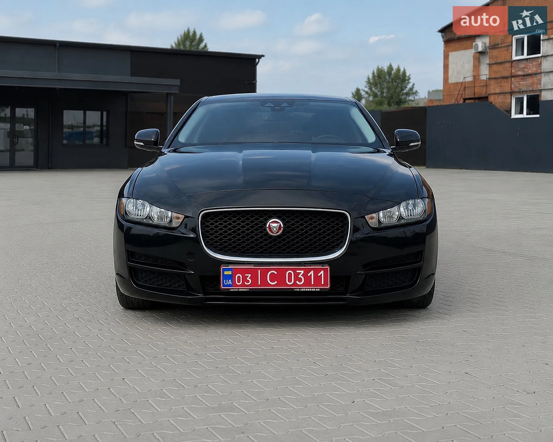 2017 Jaguar XE - мініатюра 3