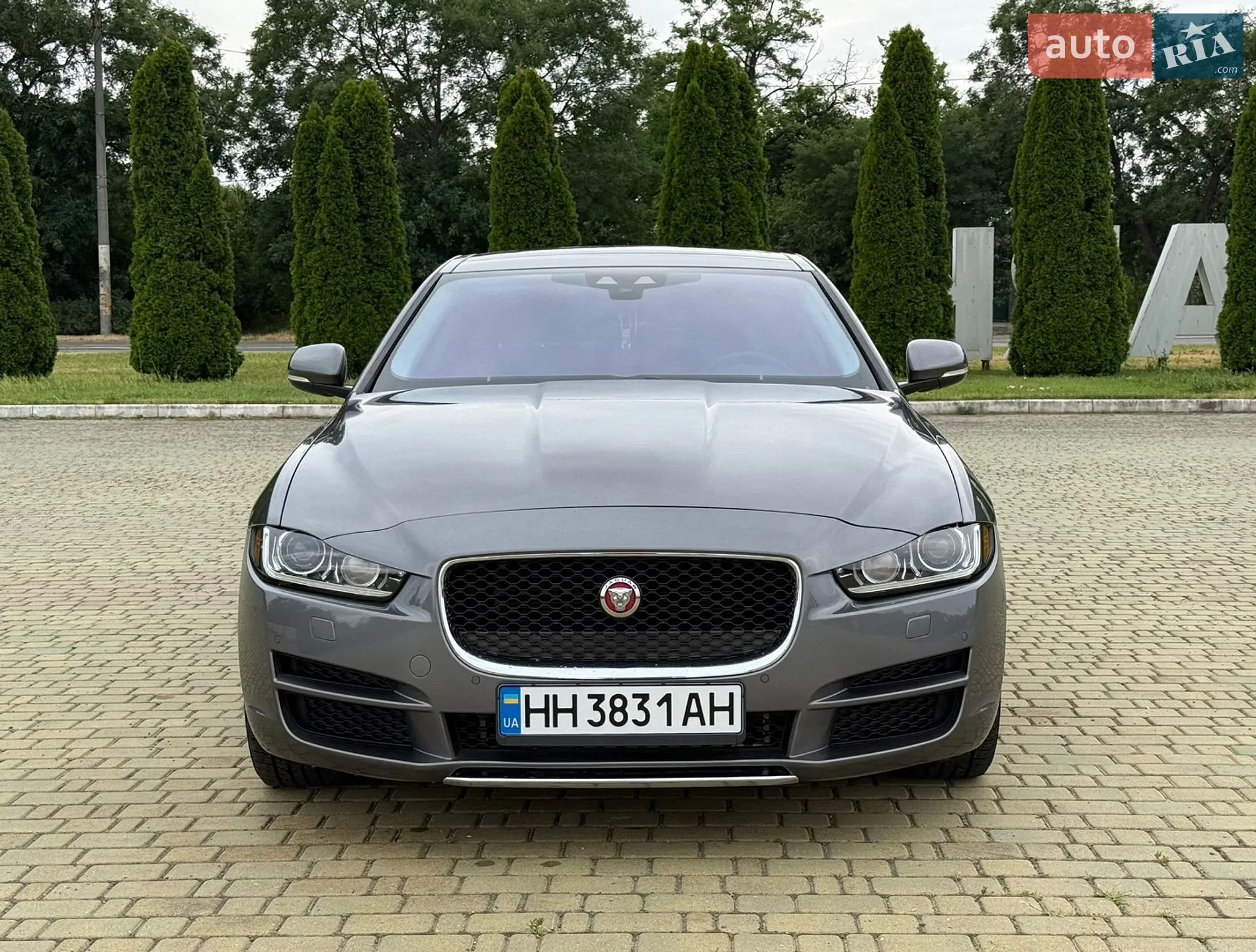 2016 Jaguar XE - мініатюра 2