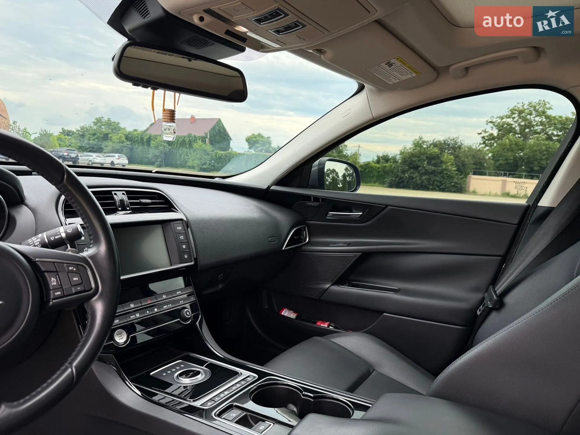 2016 Jaguar XE - мініатюра 16