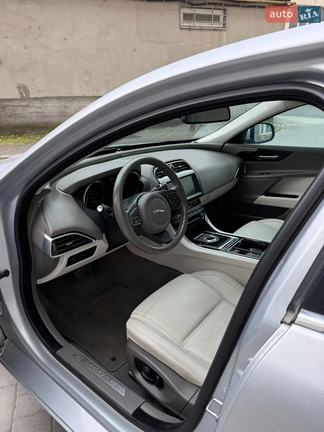 2016 Jaguar XE - мініатюра 13