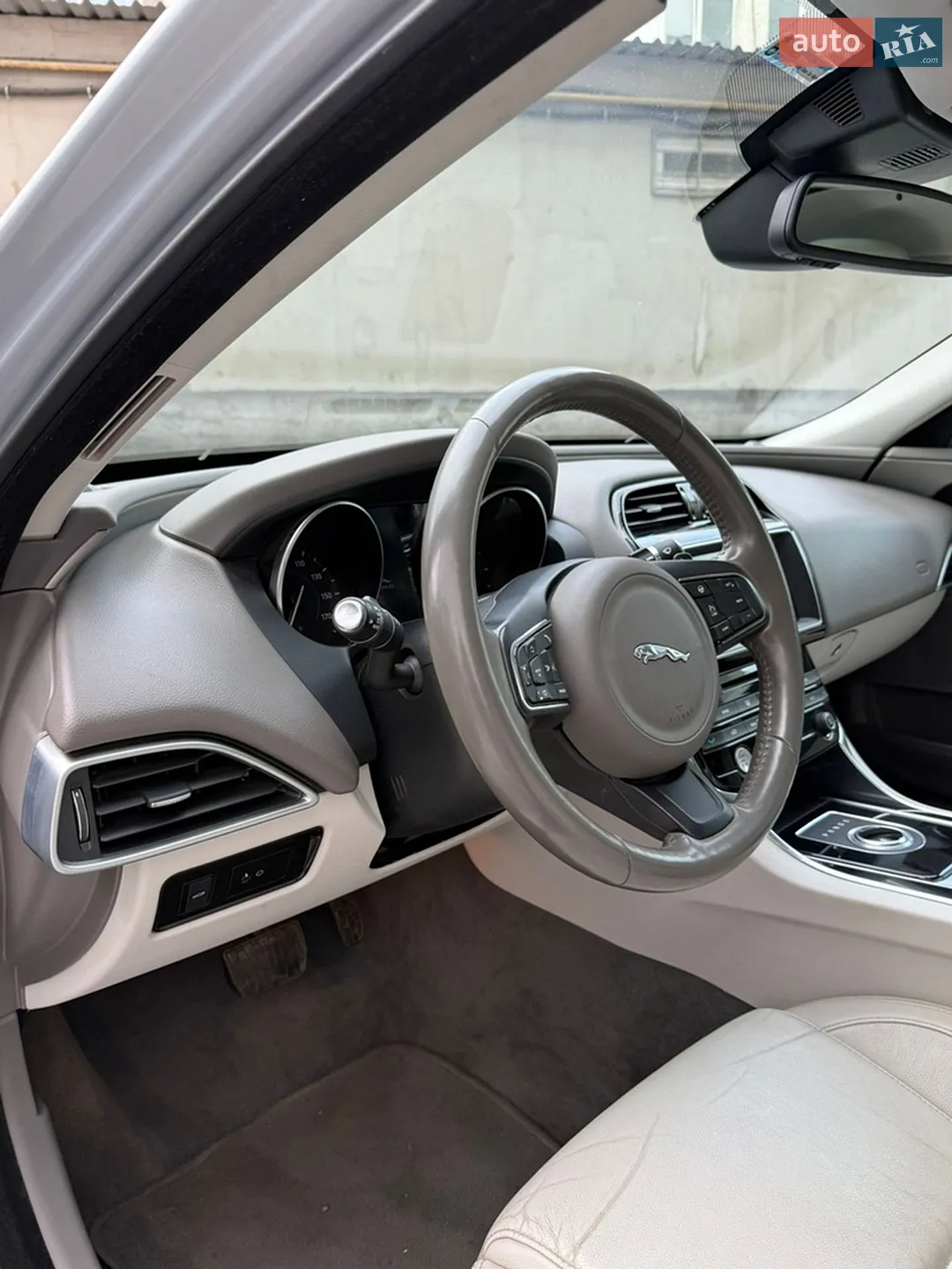 2016 Jaguar XE - мініатюра 14