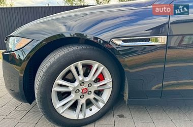 Седан Jaguar XE 2016 в Яворові
