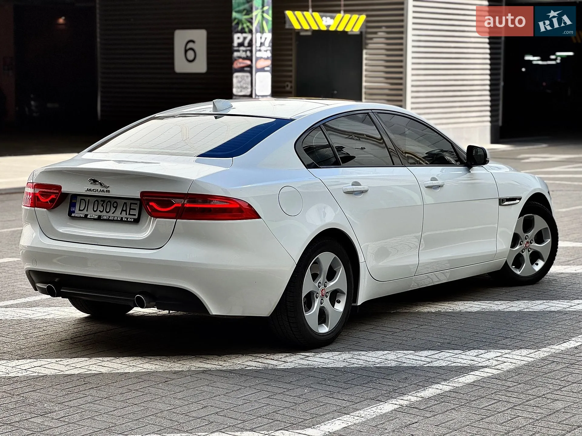 2016 Jaguar XE - мініатюра 27