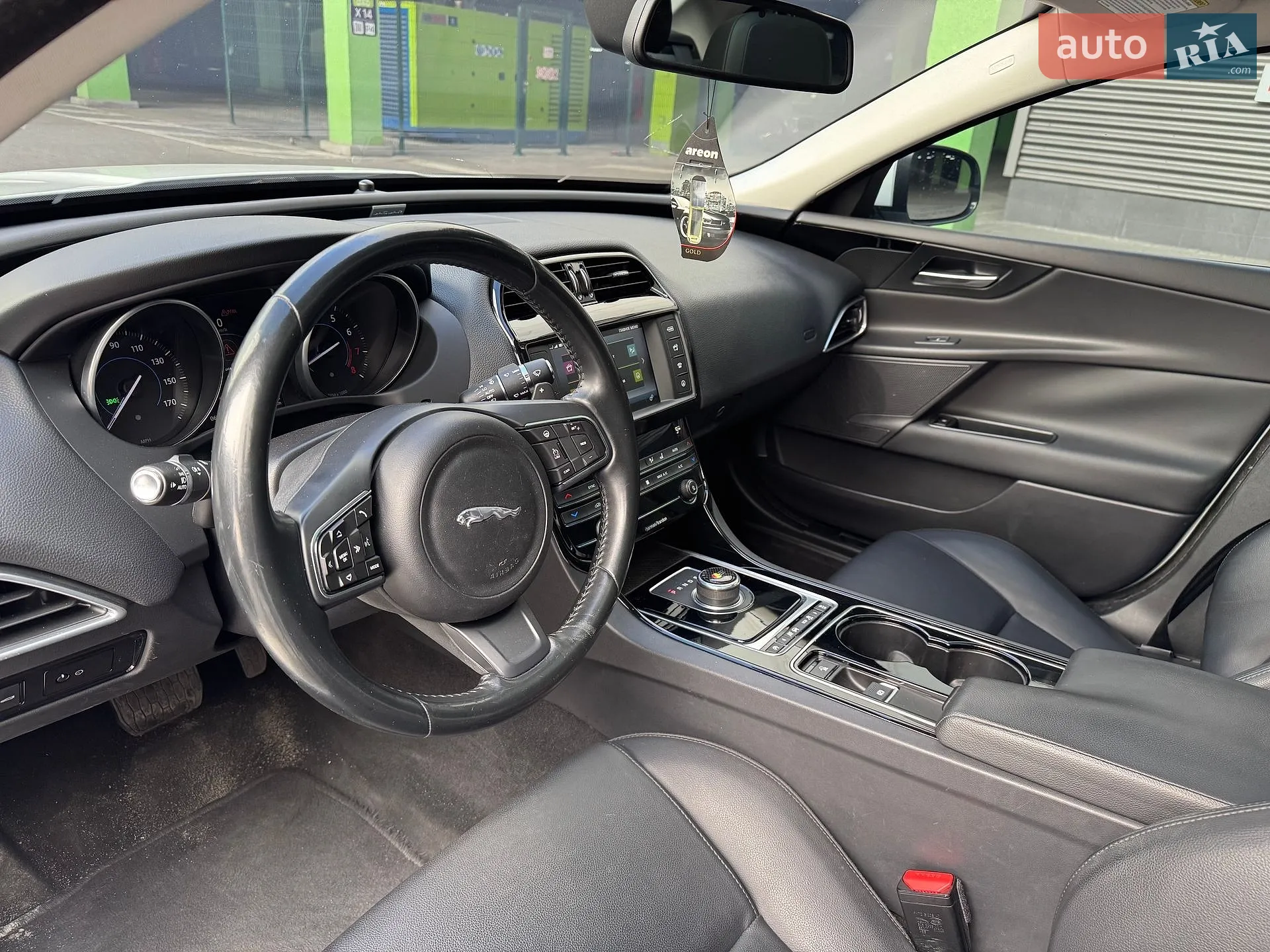 2016 Jaguar XE - мініатюра 38