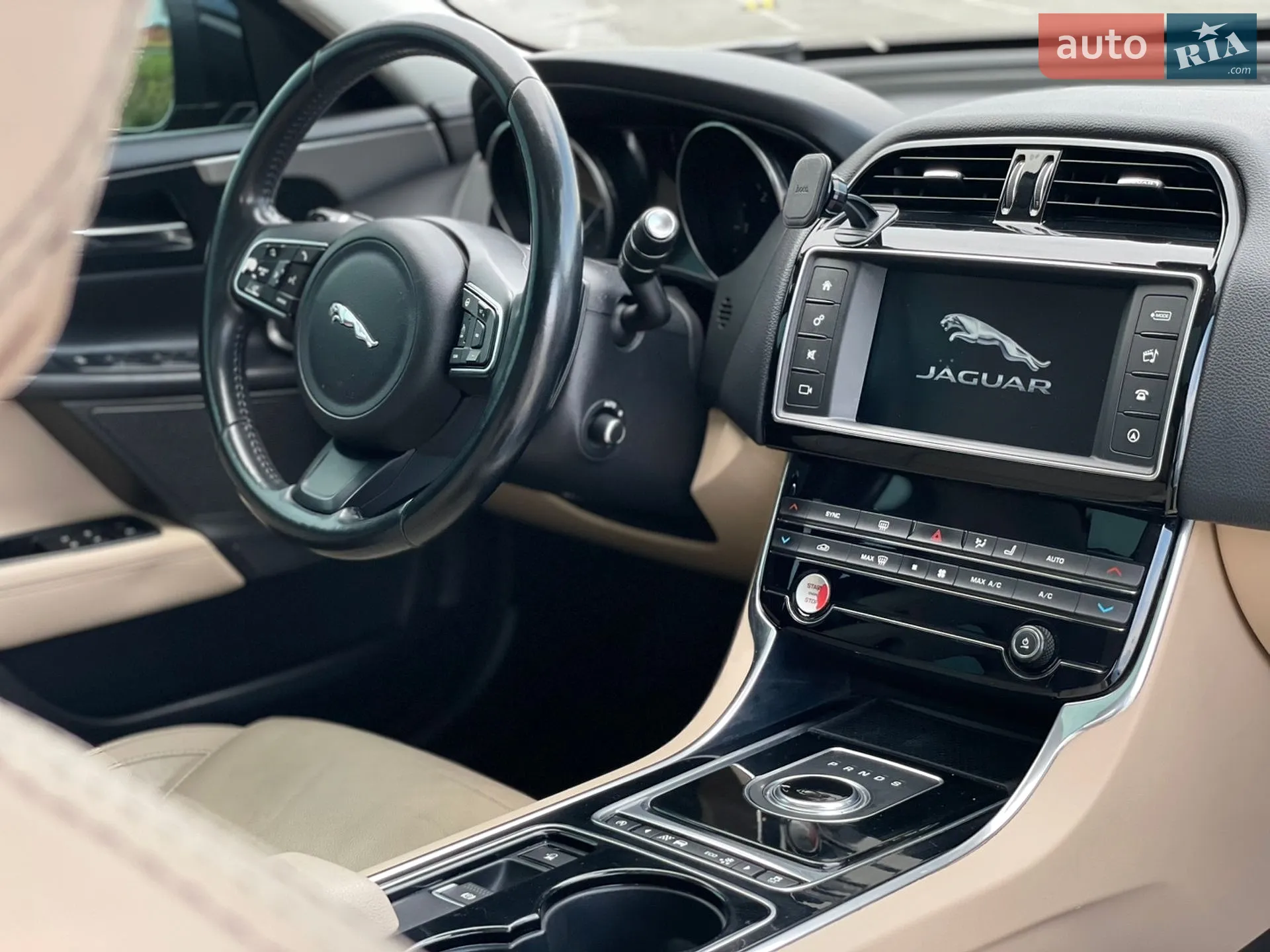 2016 Jaguar XE - мініатюра 43