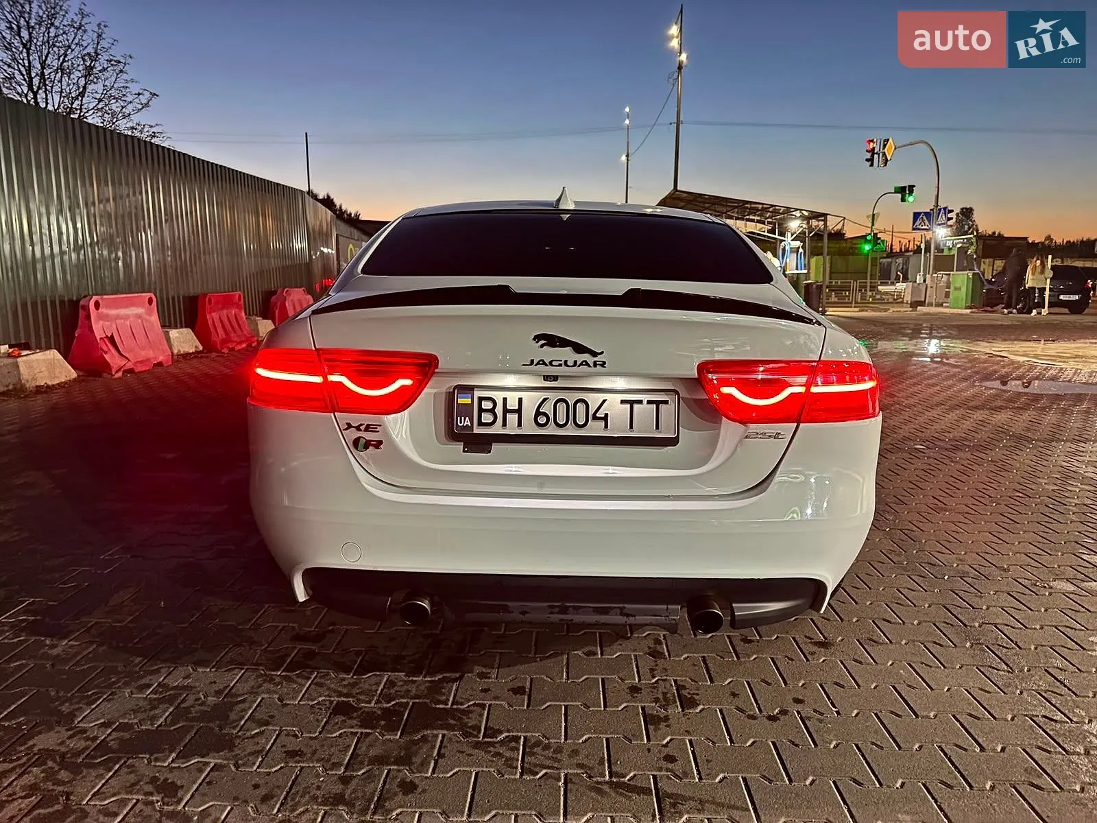 2019 Jaguar XE - мініатюра 4