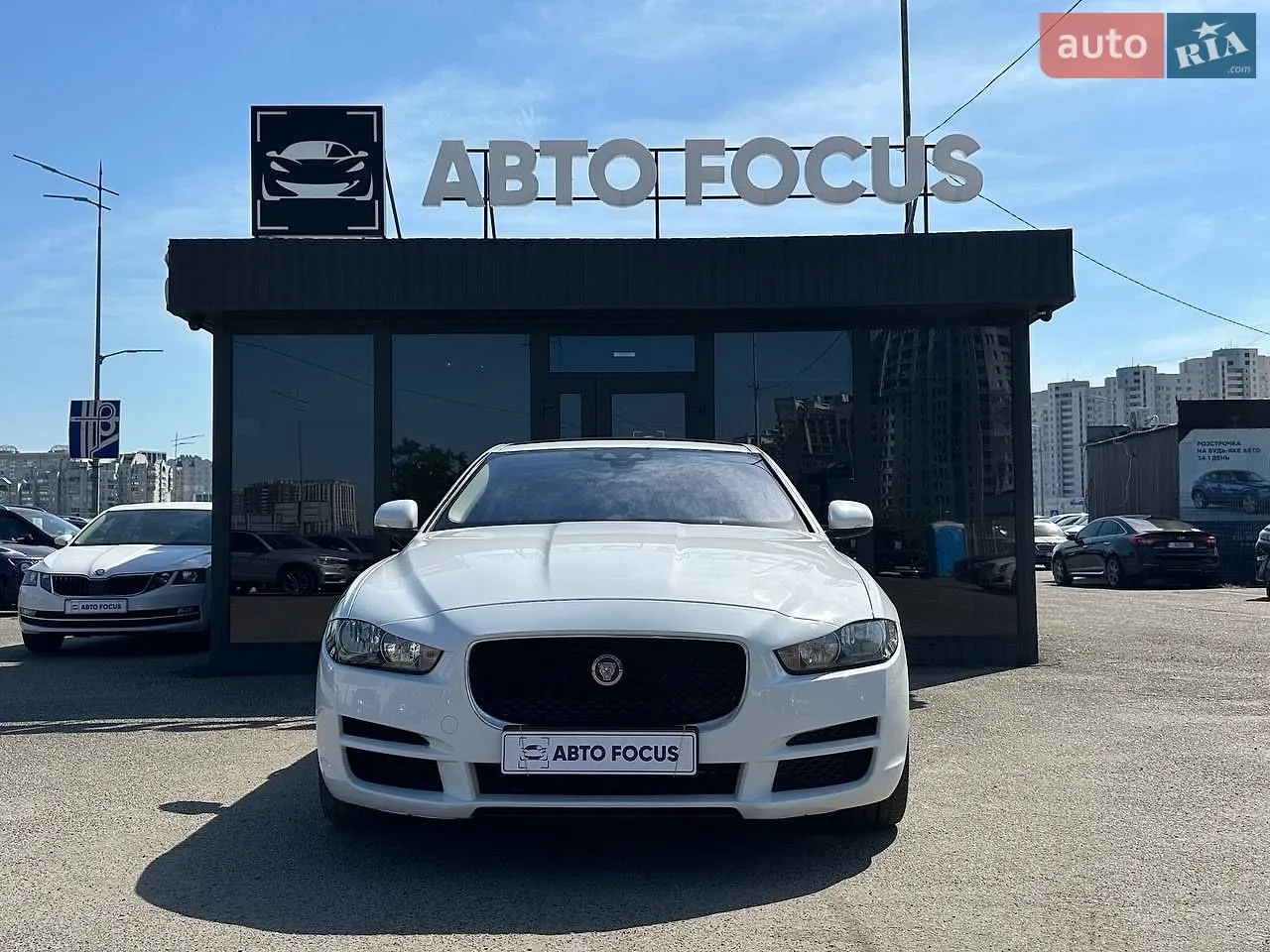 2018 Jaguar XE - мініатюра 3