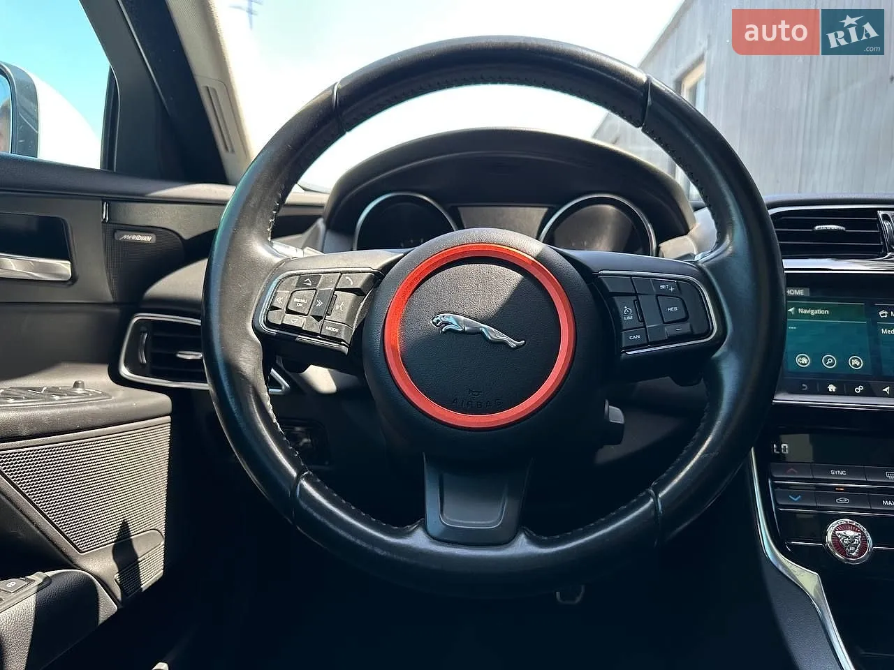 2018 Jaguar XE - мініатюра 15