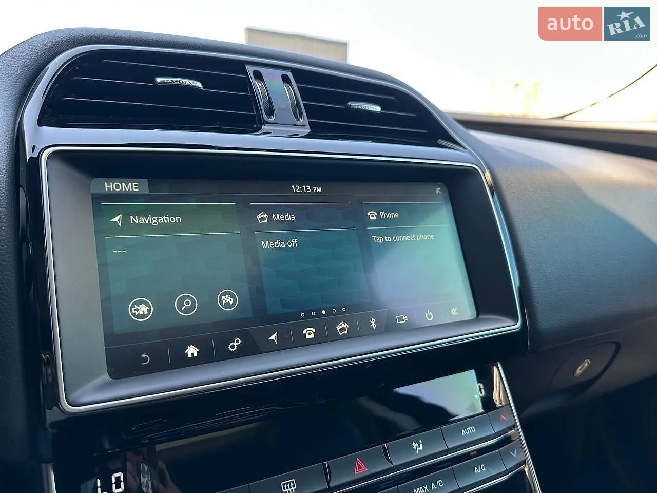 2018 Jaguar XE - мініатюра 25
