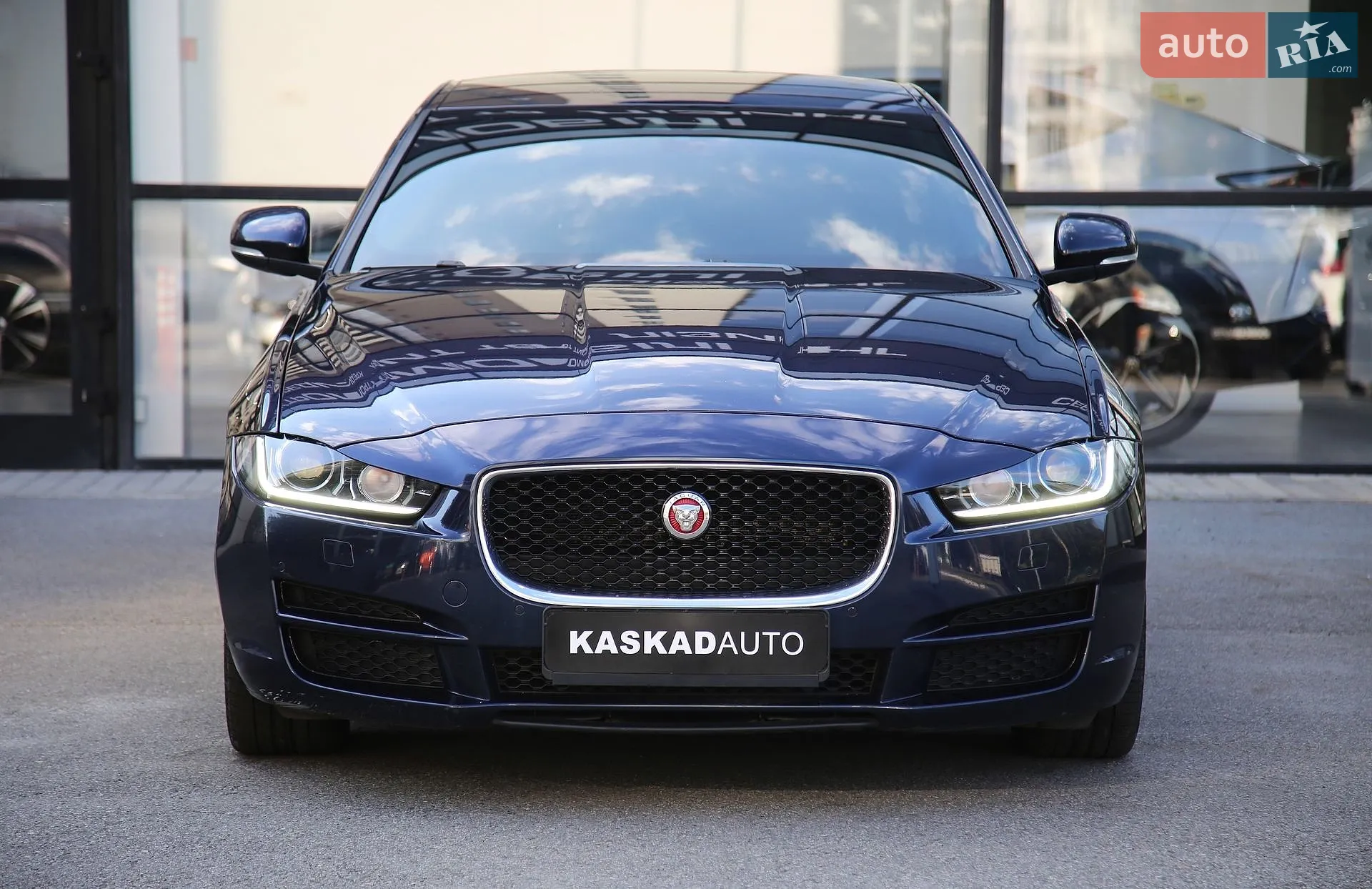 2015 Jaguar XE - мініатюра 2