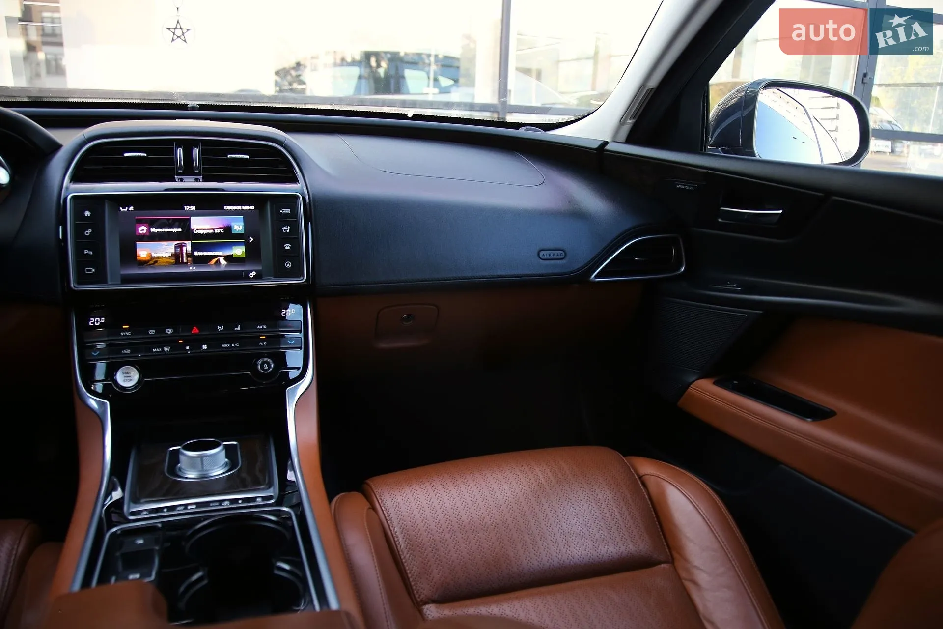 2015 Jaguar XE - мініатюра 16