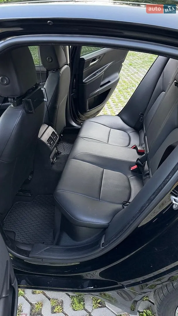 2017 Jaguar XE - мініатюра 11