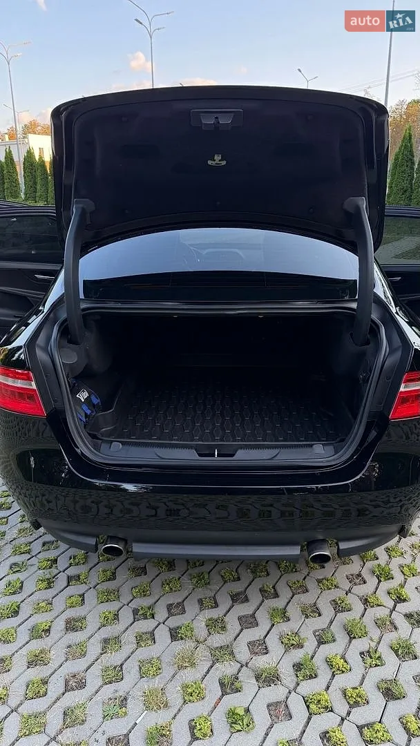 2017 Jaguar XE - мініатюра 12