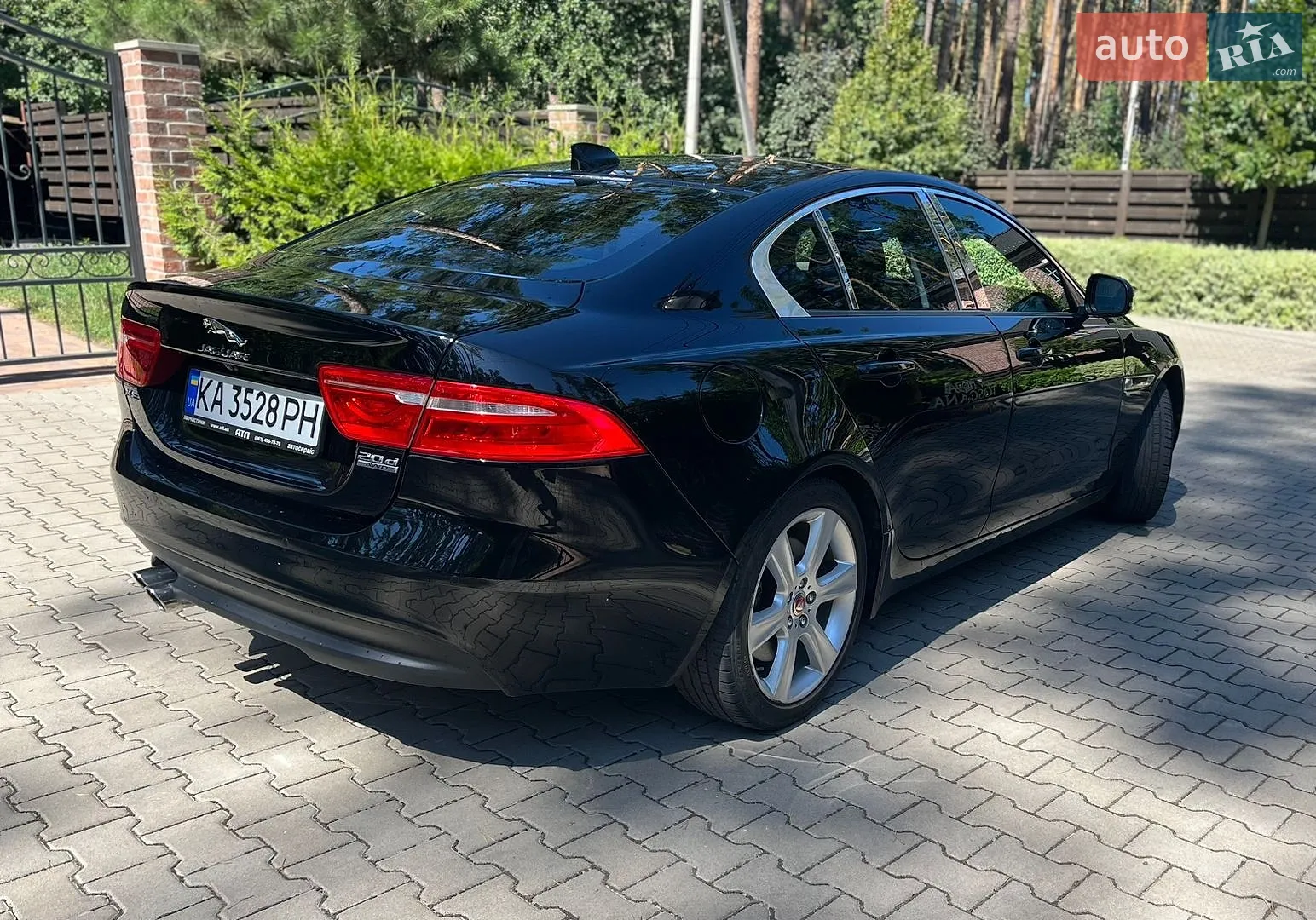2016 Jaguar XE - мініатюра 3