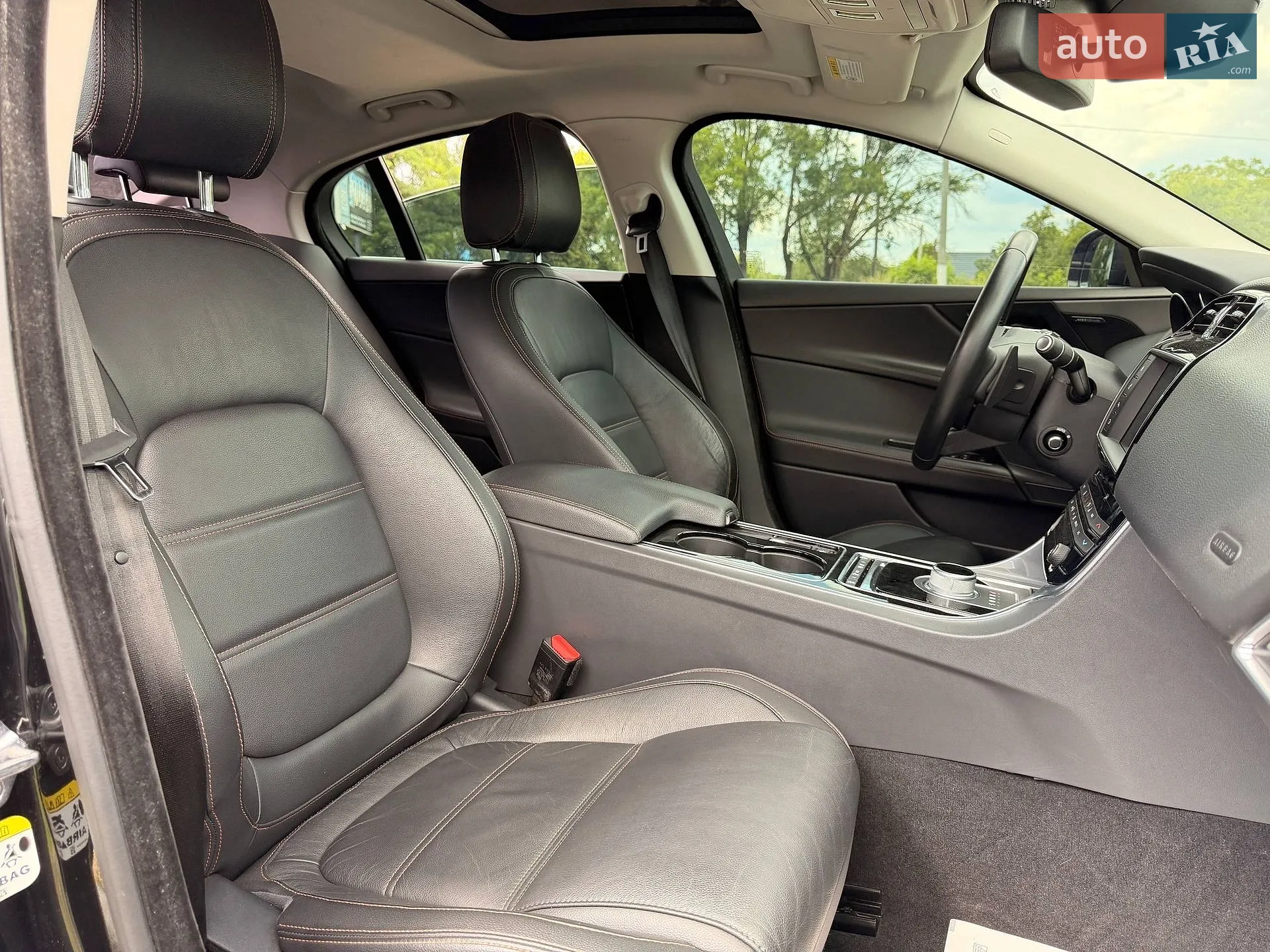 2015 Jaguar XE - мініатюра 10