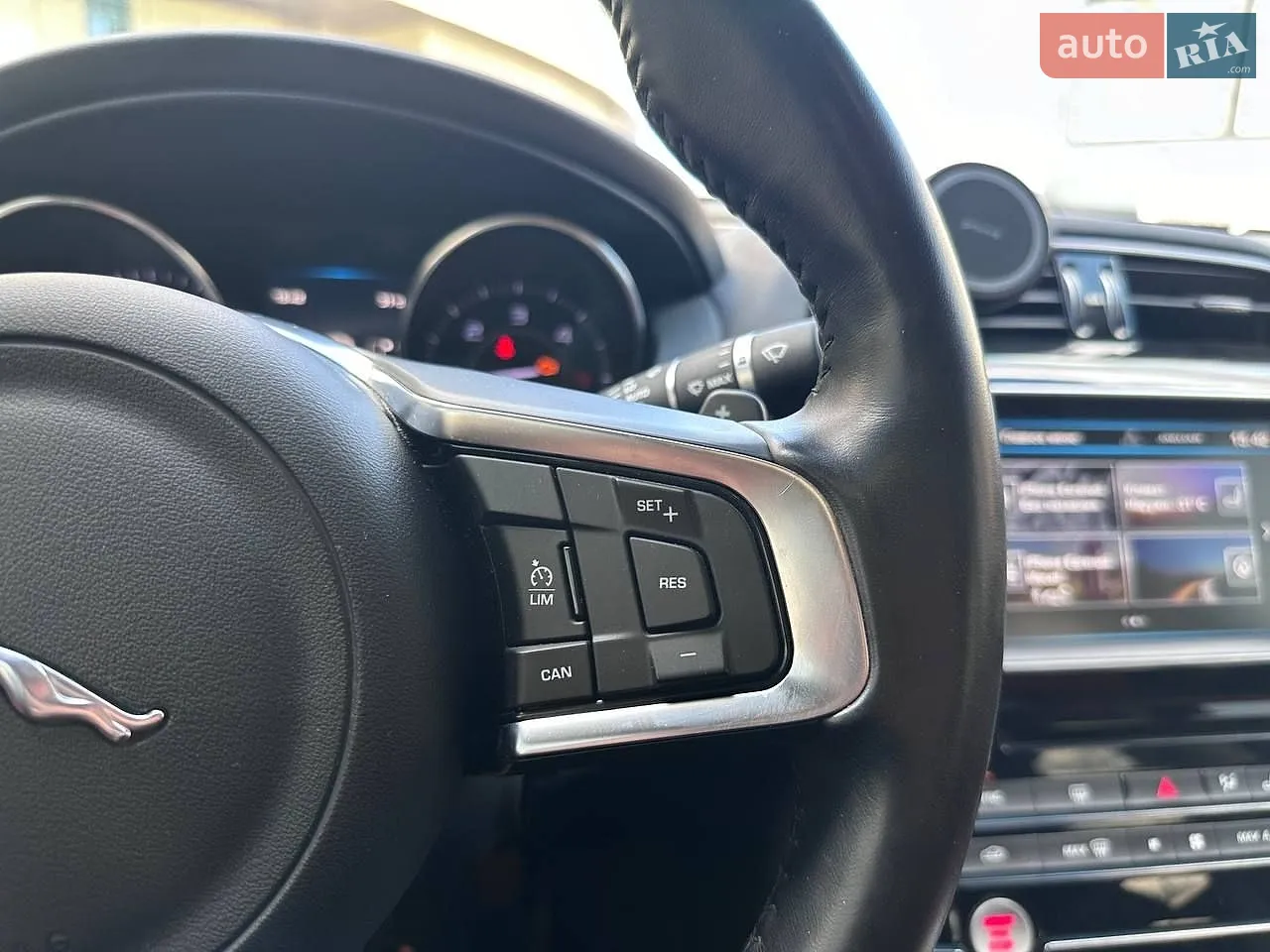 2015 Jaguar XE - мініатюра 19