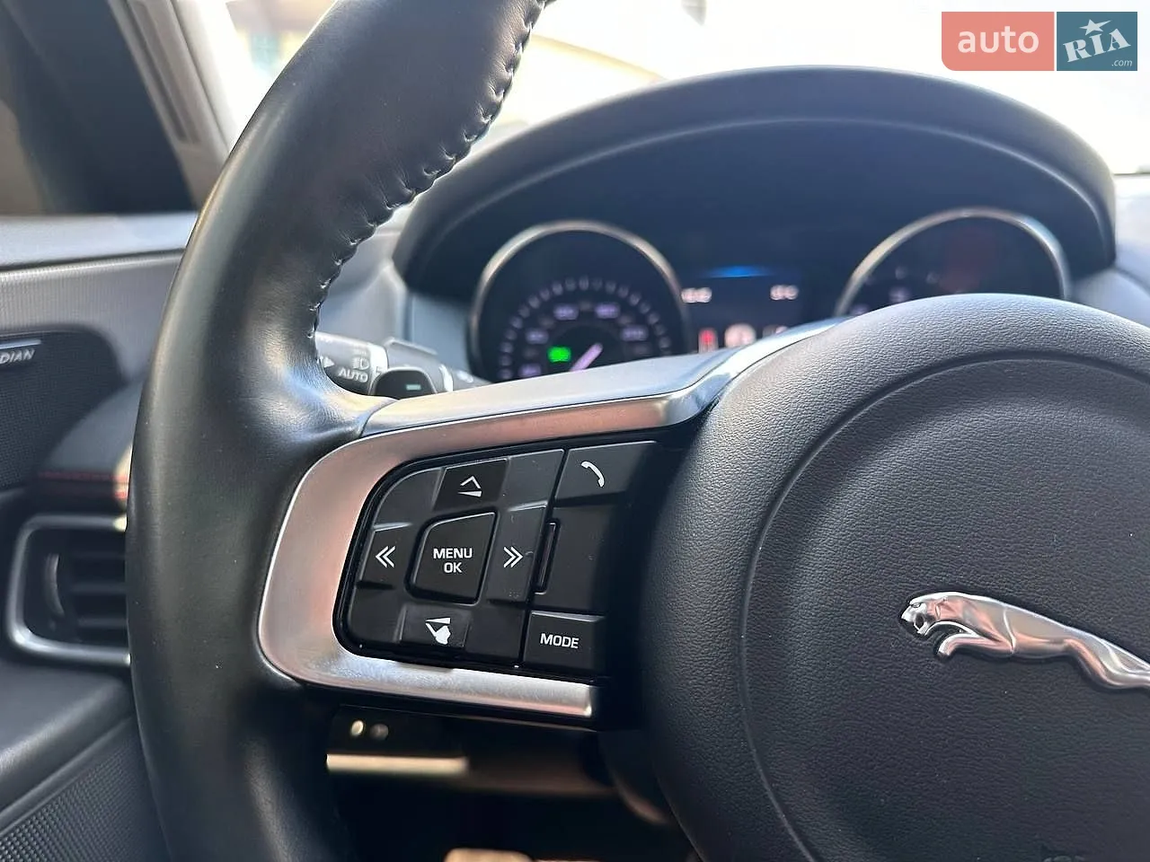 2015 Jaguar XE - мініатюра 20