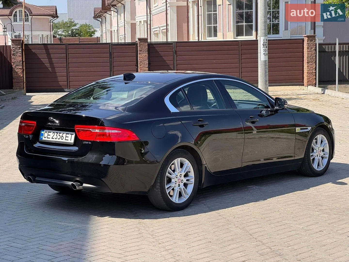 2016 Jaguar XE - мініатюра 4