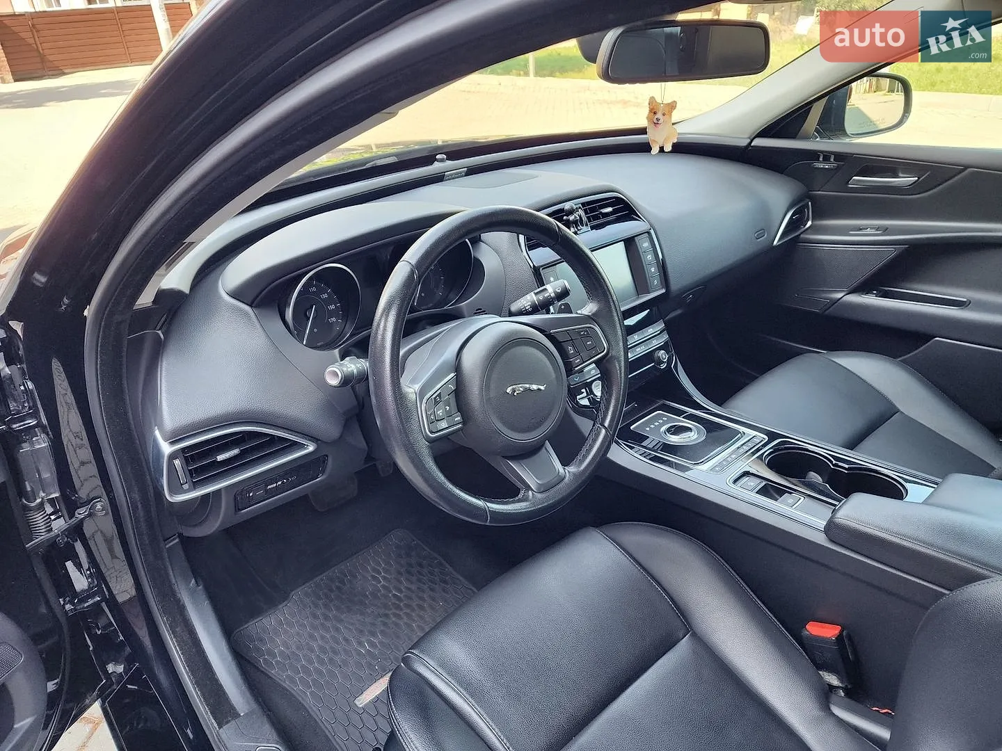 2016 Jaguar XE - мініатюра 11