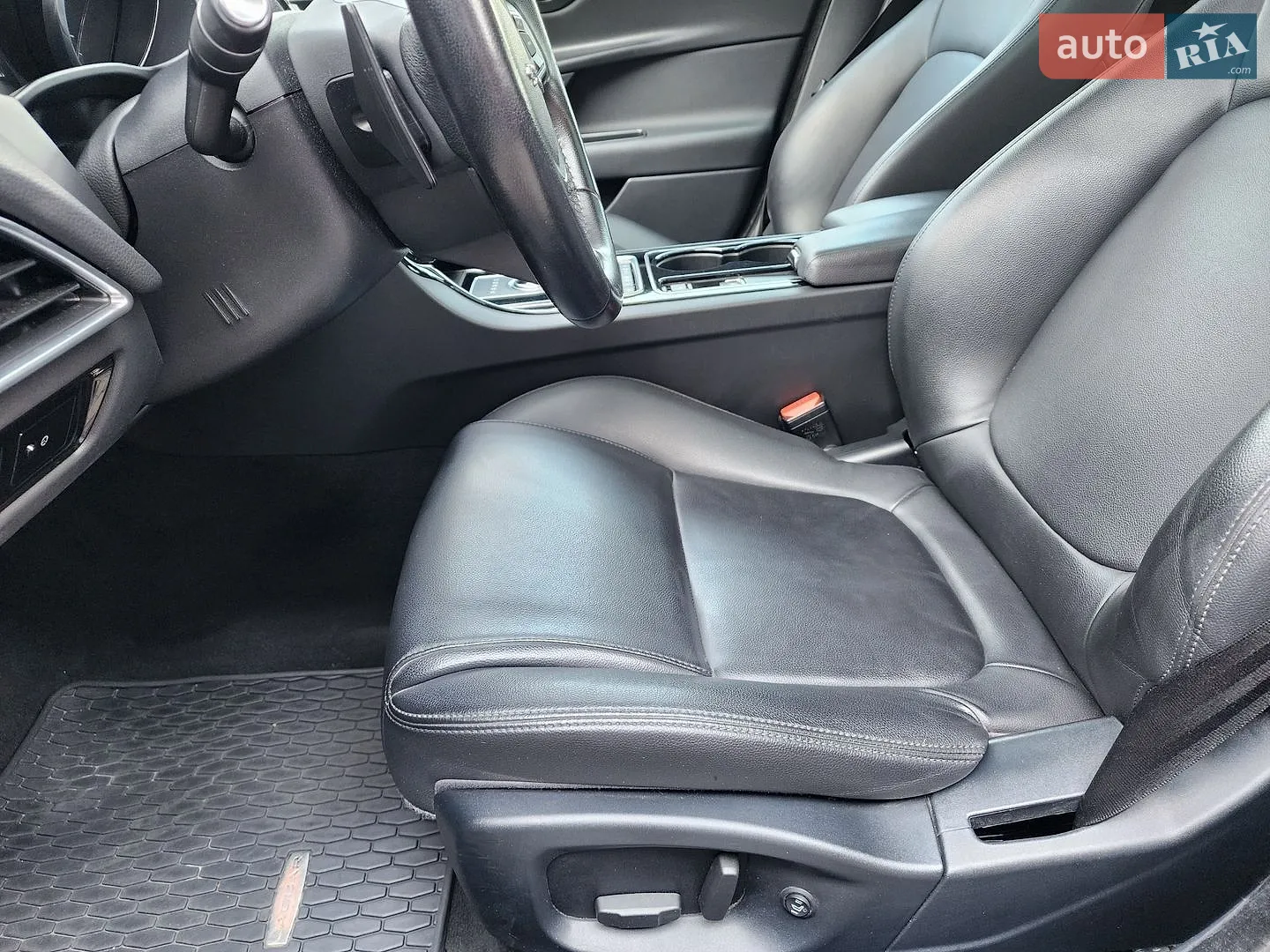 2016 Jaguar XE - мініатюра 12