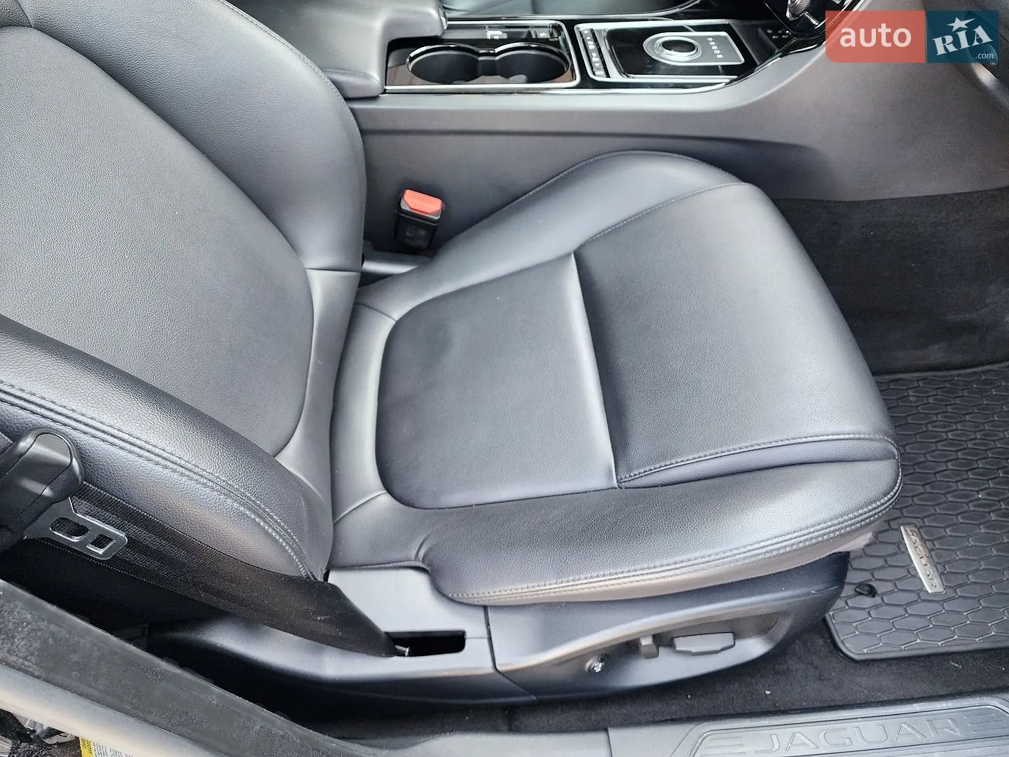 2016 Jaguar XE - мініатюра 22