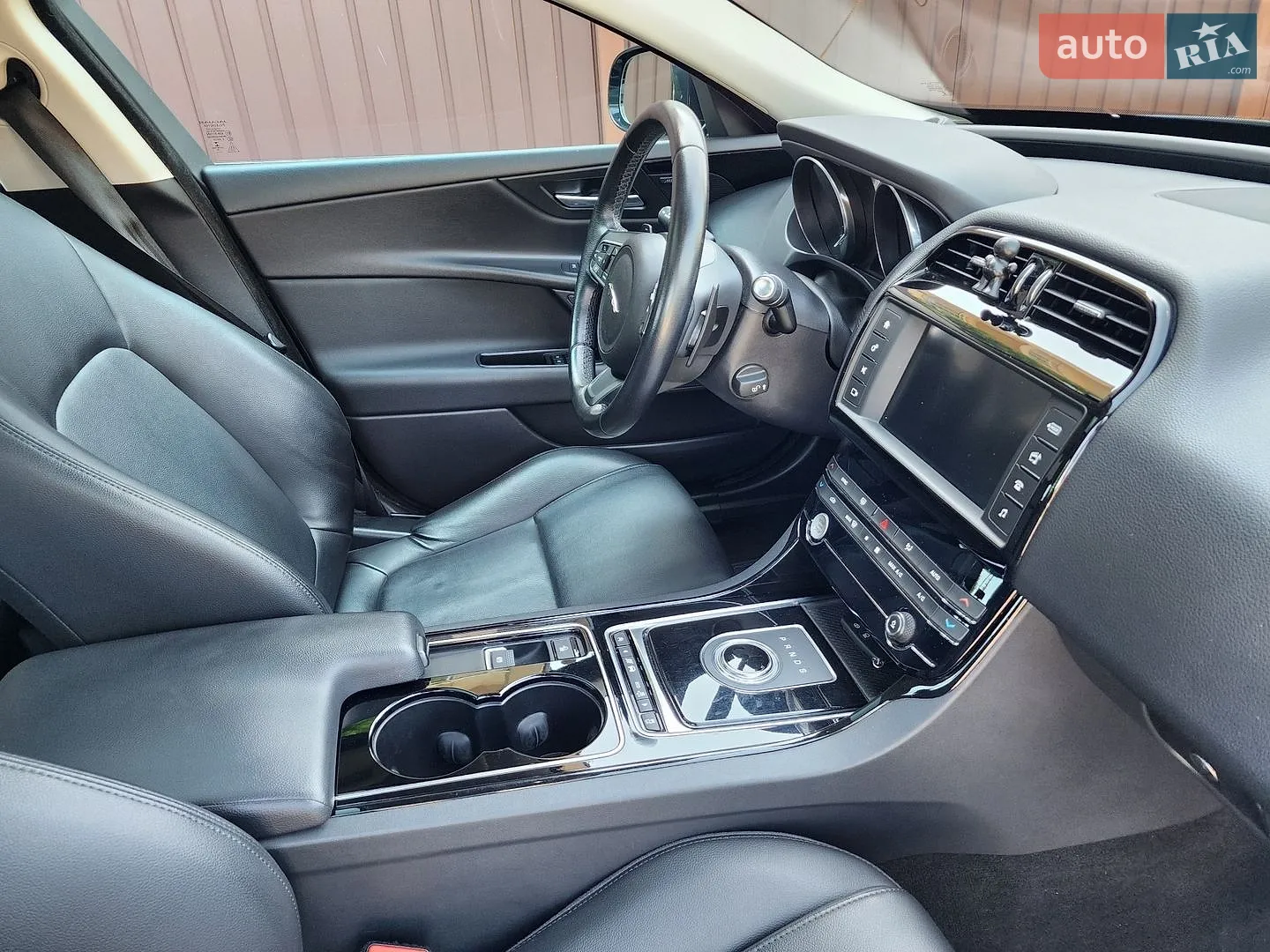 2016 Jaguar XE - мініатюра 24