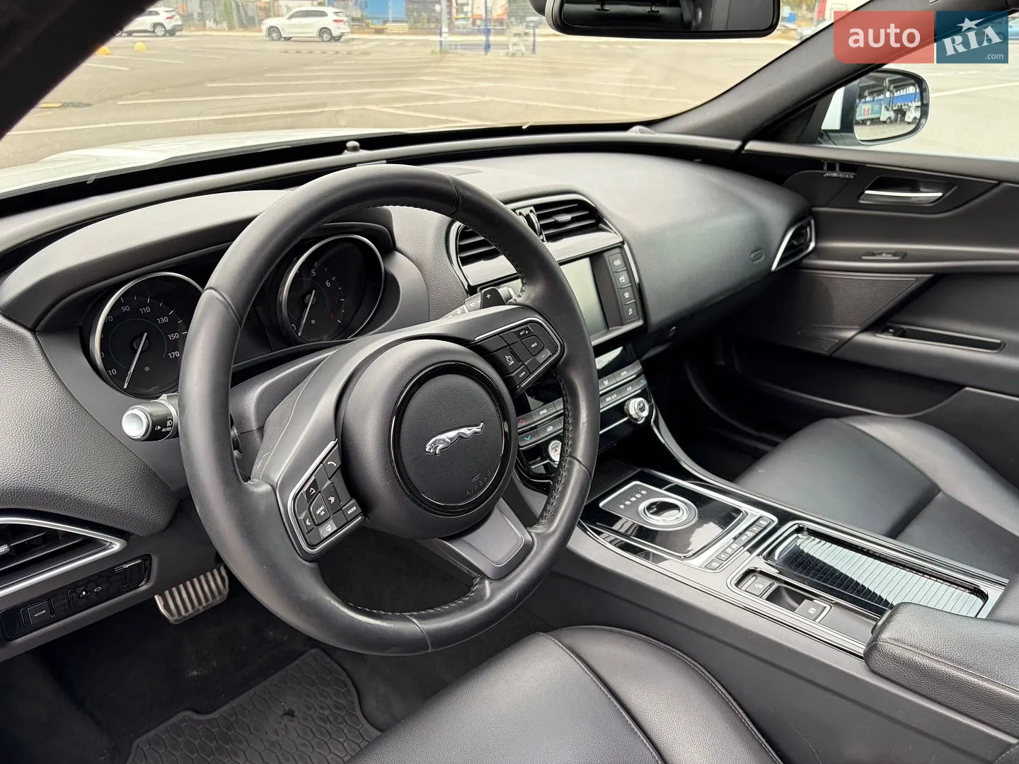 2017 Jaguar XE - мініатюра 4