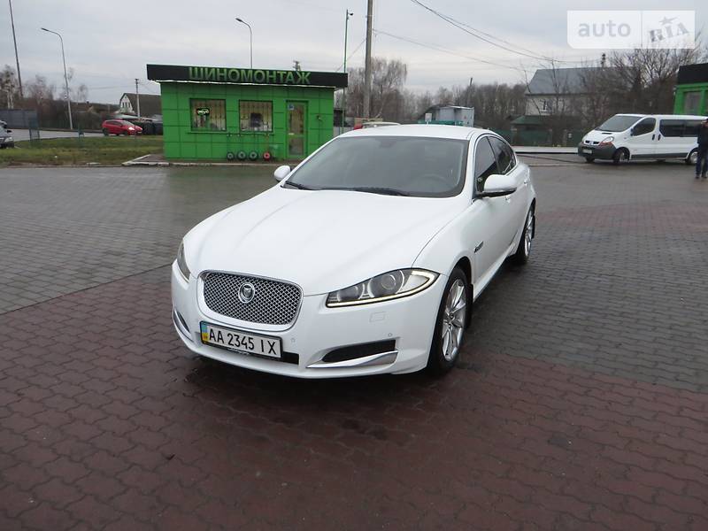 Jaguar XF 2012 року