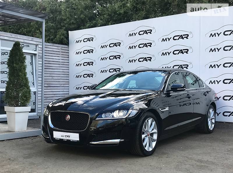 Jaguar XF 2017 року