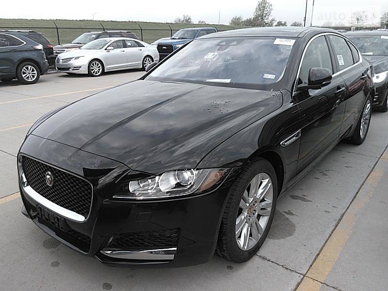 Jaguar XF 2017 року