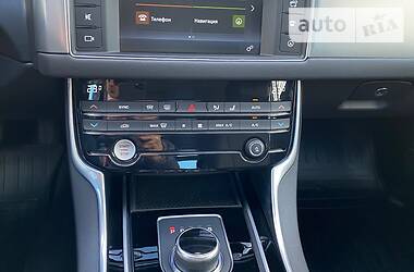 Седан Jaguar XF 2016 в 
