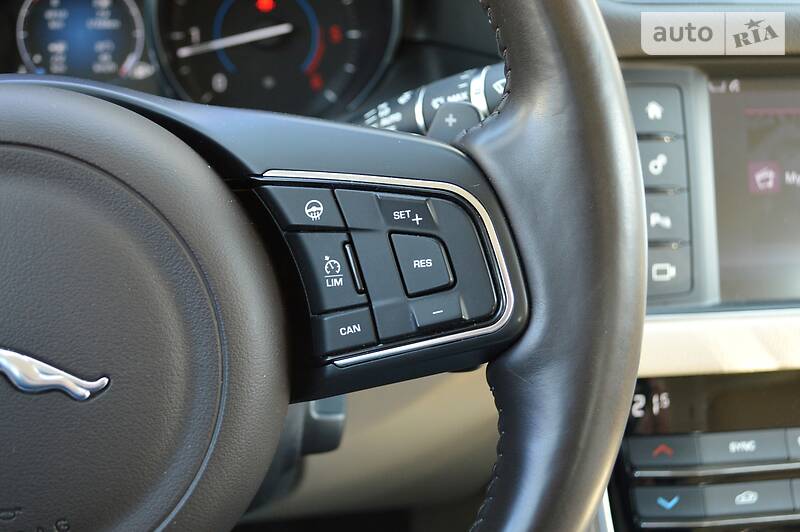 Седан Jaguar XF 2016 в Одесі
