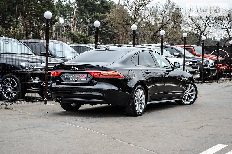 Седан Jaguar XF 2016 в Києві