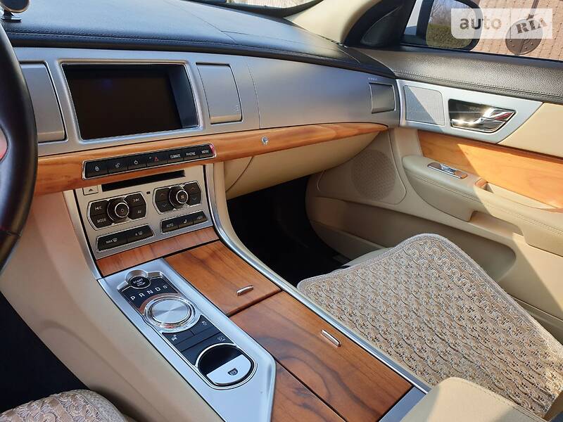 Седан Jaguar XF 2012 в Харкові