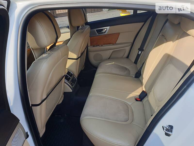 Седан Jaguar XF 2012 в Харкові