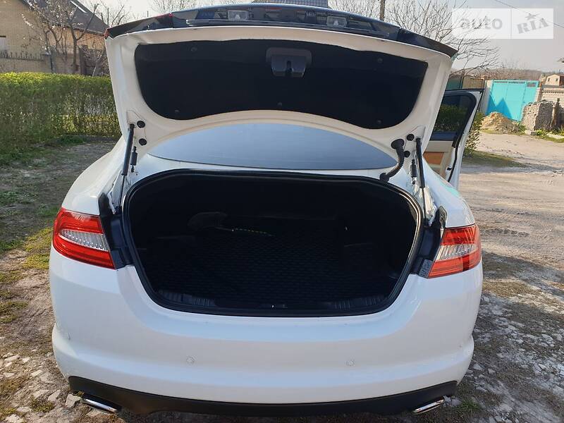 Седан Jaguar XF 2012 в Харкові