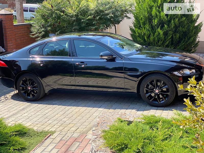 Седан Jaguar XF 2016 в 