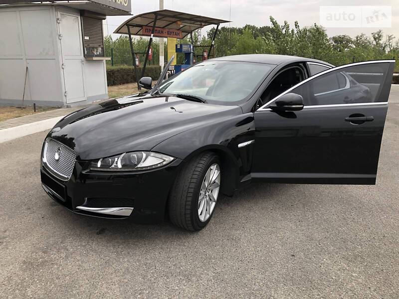 Седан Jaguar XF 2013 в Дніпрі