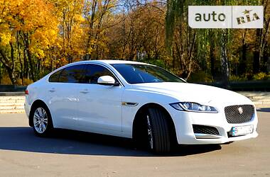 Седан Jaguar XF 2016 в Киеве