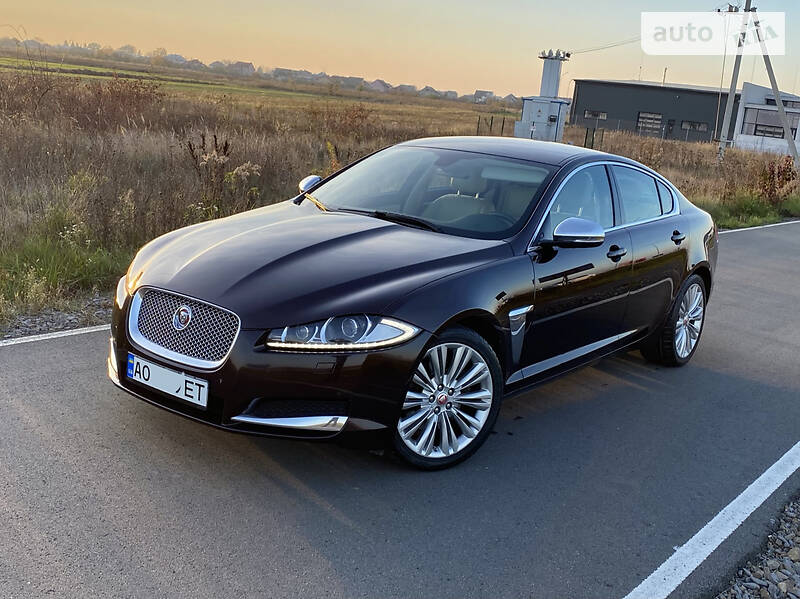 Седан Jaguar XF 2015 в Ужгороде