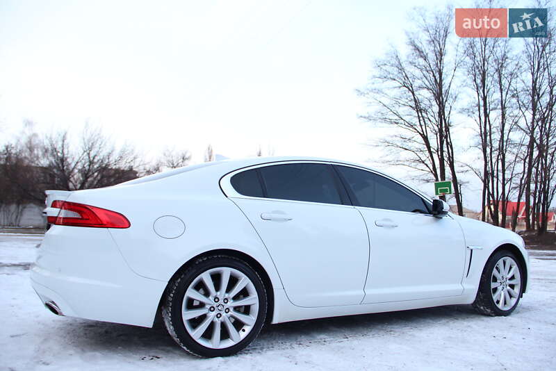 Седан Jaguar XF 2013 в Покровске